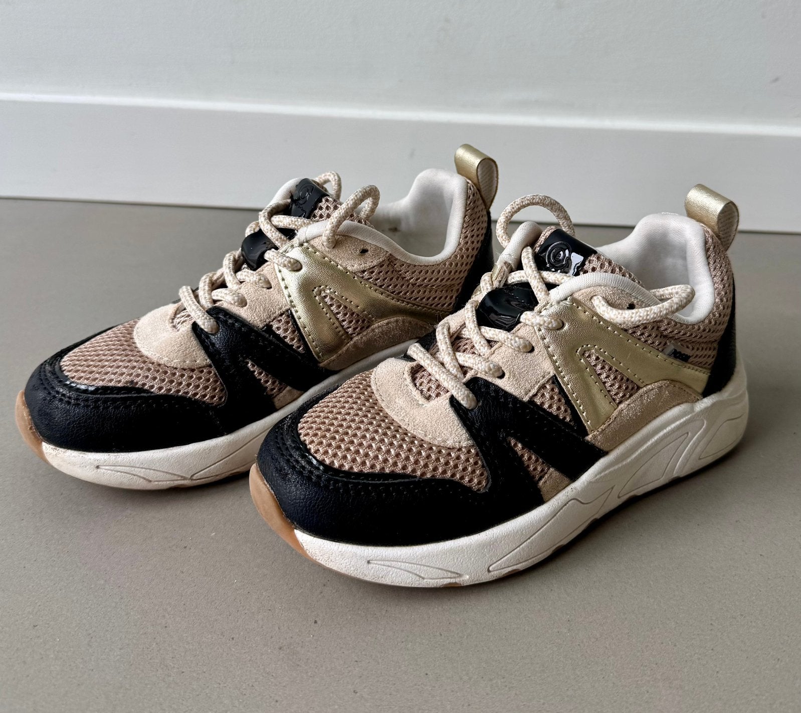 NIEUWSTAAT: mooie sneaker Posh by Poelman, maatje 30, Kinderen en Baby's, Kinderkleding | Schoenen en Sokken, Ophalen, Meisje