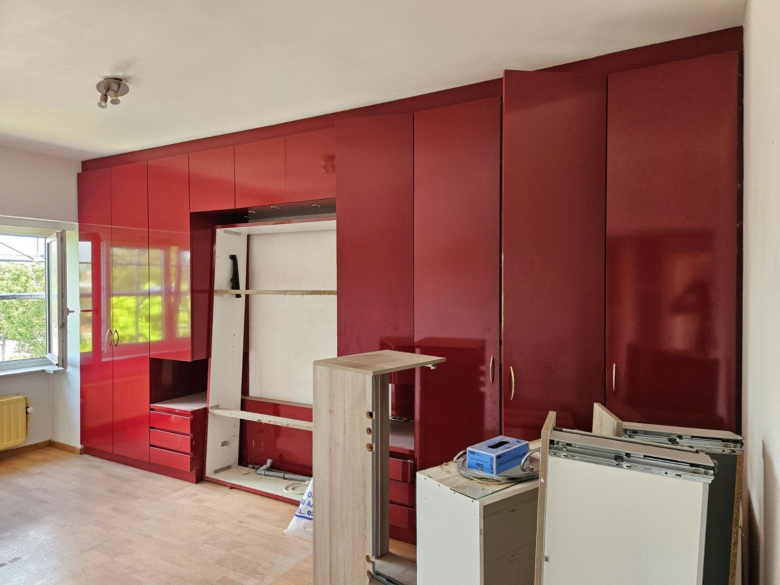 Slaapkamer kast, Enlèvement