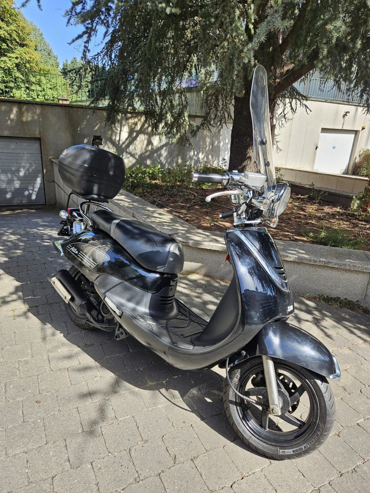 SYM Allo 50cc (2015) – 9602 km – classe B  Top case, pare-br, Vélos & Vélomoteurs, Scooters | SYM, Enlèvement, Allo
