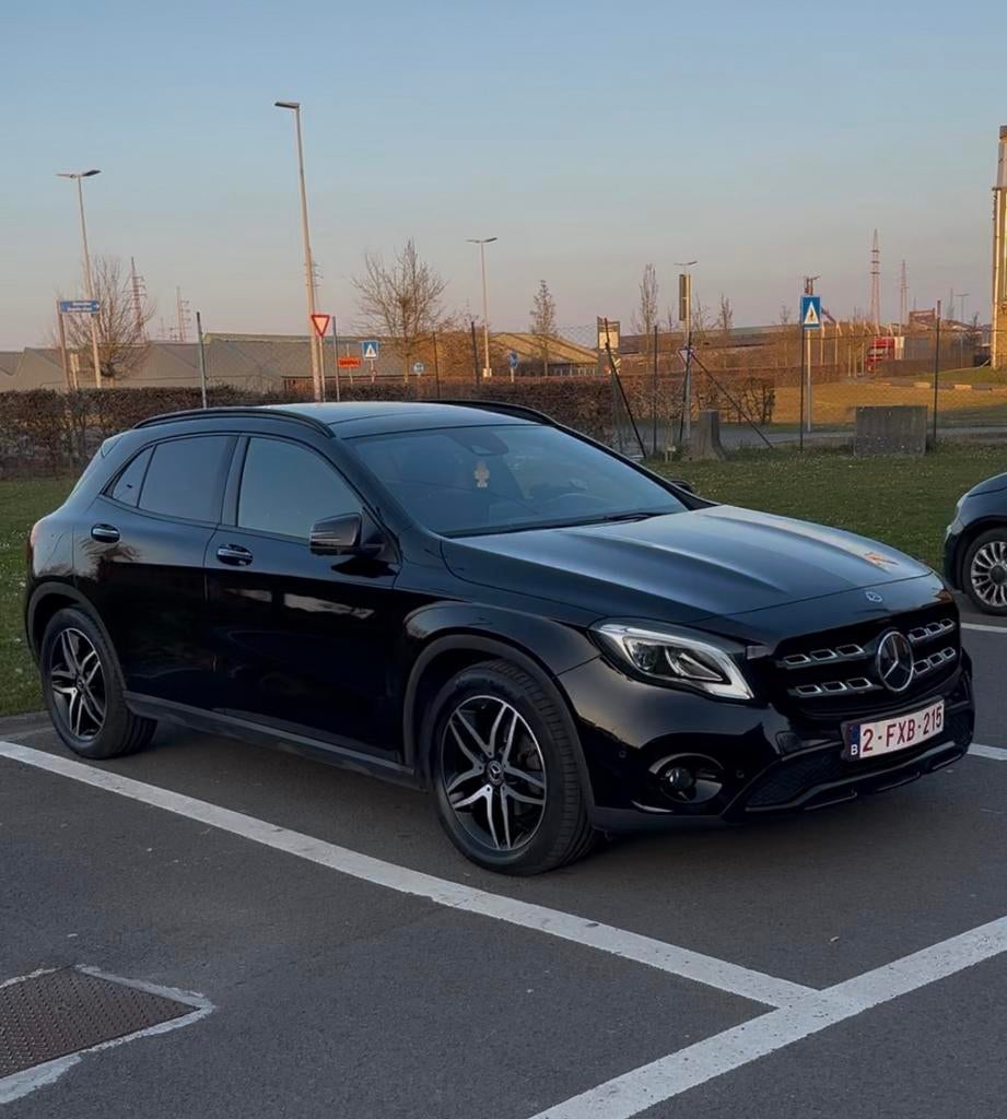 Mercedes GLA 200D - full options, Automaat, Zwart, Parkeerassistent, Leder en Stof