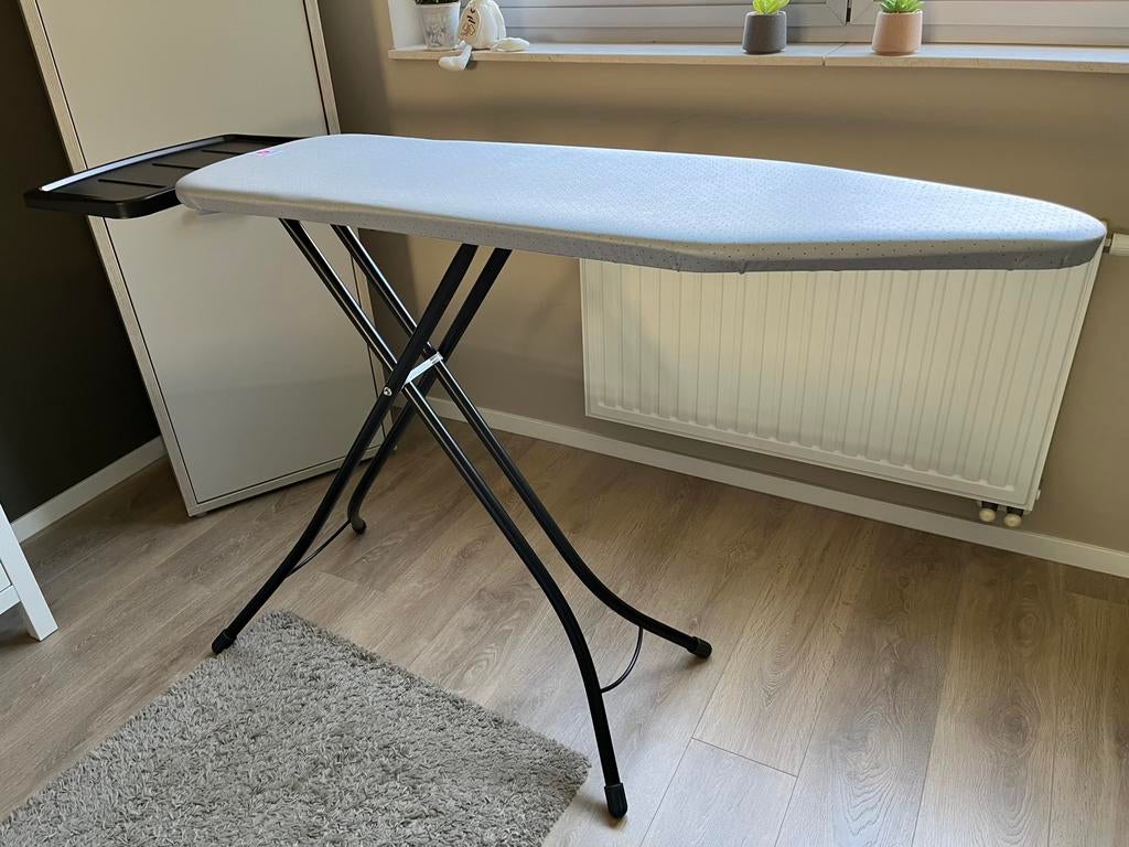 Strijkplank Brabantia B met stoomunithouder, Elektronische apparatuur, Strijkijzers en Strijkplanken, Ophalen, Zo goed als nieuw