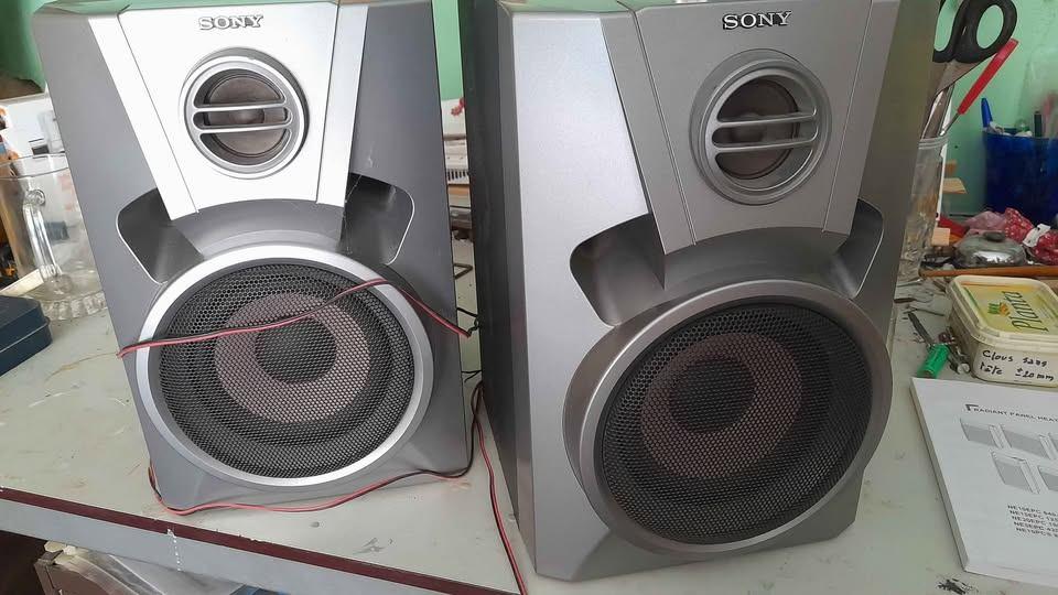 Hauts-parleurs SONY, 60 à 120 watts, Comme neuf, Enlèvement, Haut-parleurs Frontaux, Arrière ou Stéréo