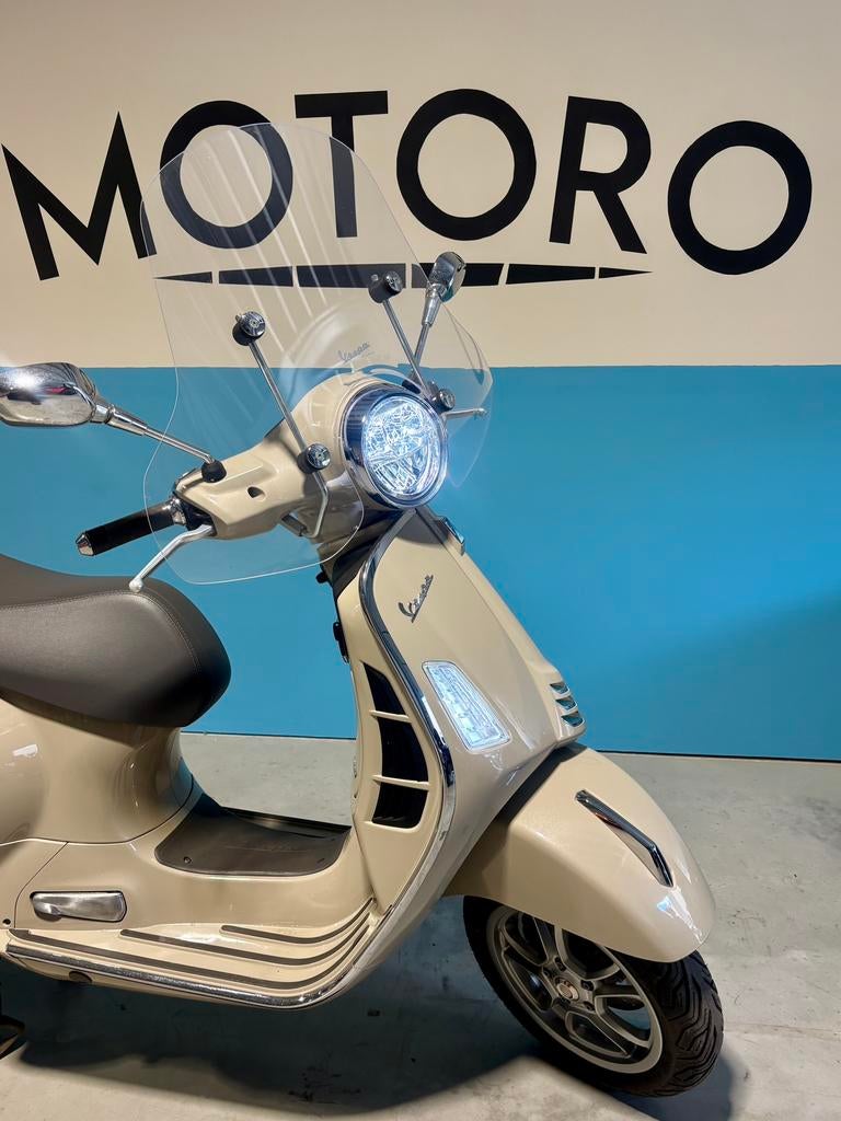 Vespa GTS 300 HPE 2023, Fietsen en Brommers, Scooters | Vespa, Ophalen, Overige modellen, 300 cc, Zo goed als nieuw