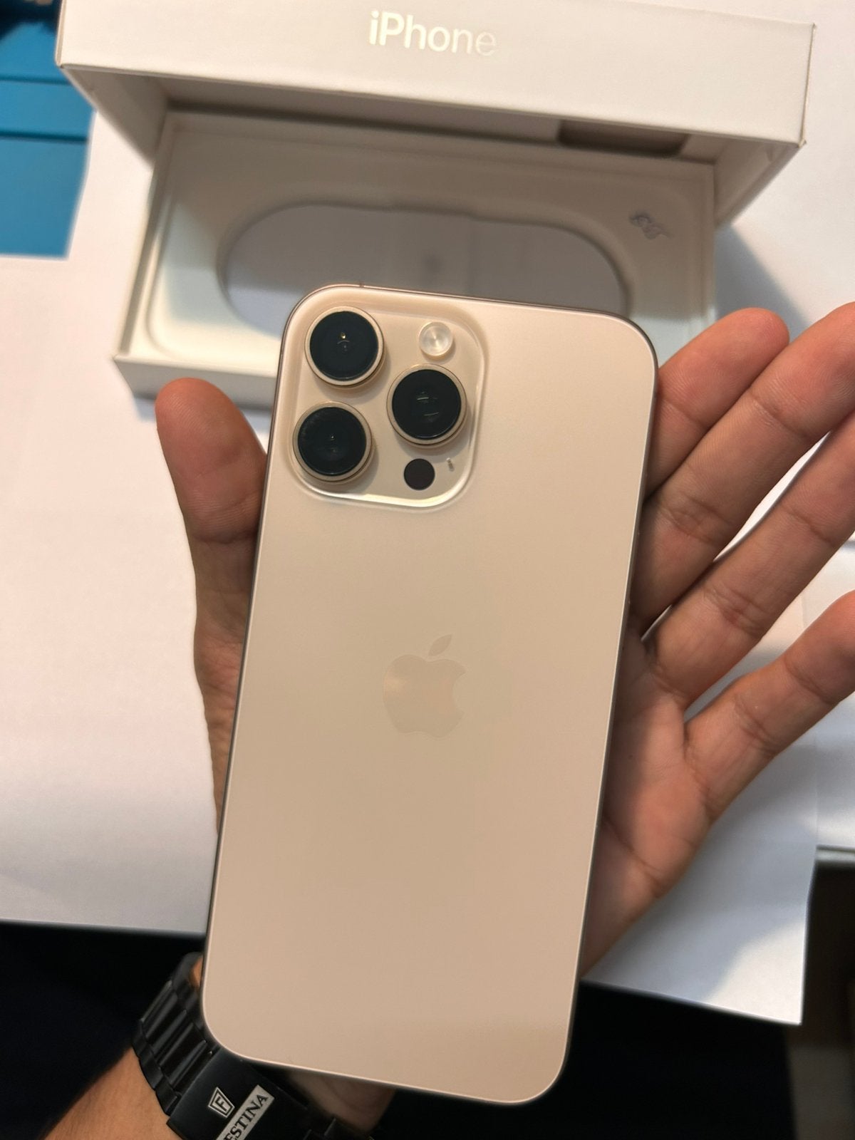 iPhone 16 Pro Max – 98% batterij – 1 jaar garantie, Ophalen of Verzenden, Zo goed als nieuw, OtterBox, IPhone 16