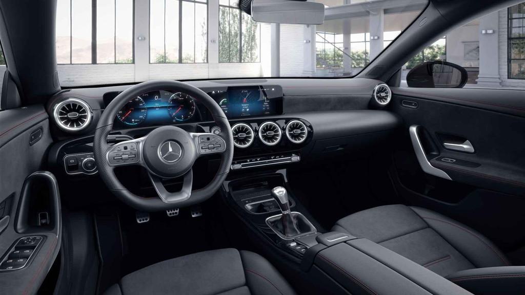 Mercedes-Benz CLA-Klasse 180 Coupé AMG Line | Panoramisch D, Autos, 100 kW, Achat, Entreprise, Boîte manuelle