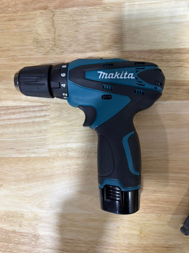Makita DF330D 10.8V Li-Ion  bat. boor-/schroefmachine set, Enlèvement, Utilisé, Foreuse et Perceuse, Vitesse variable