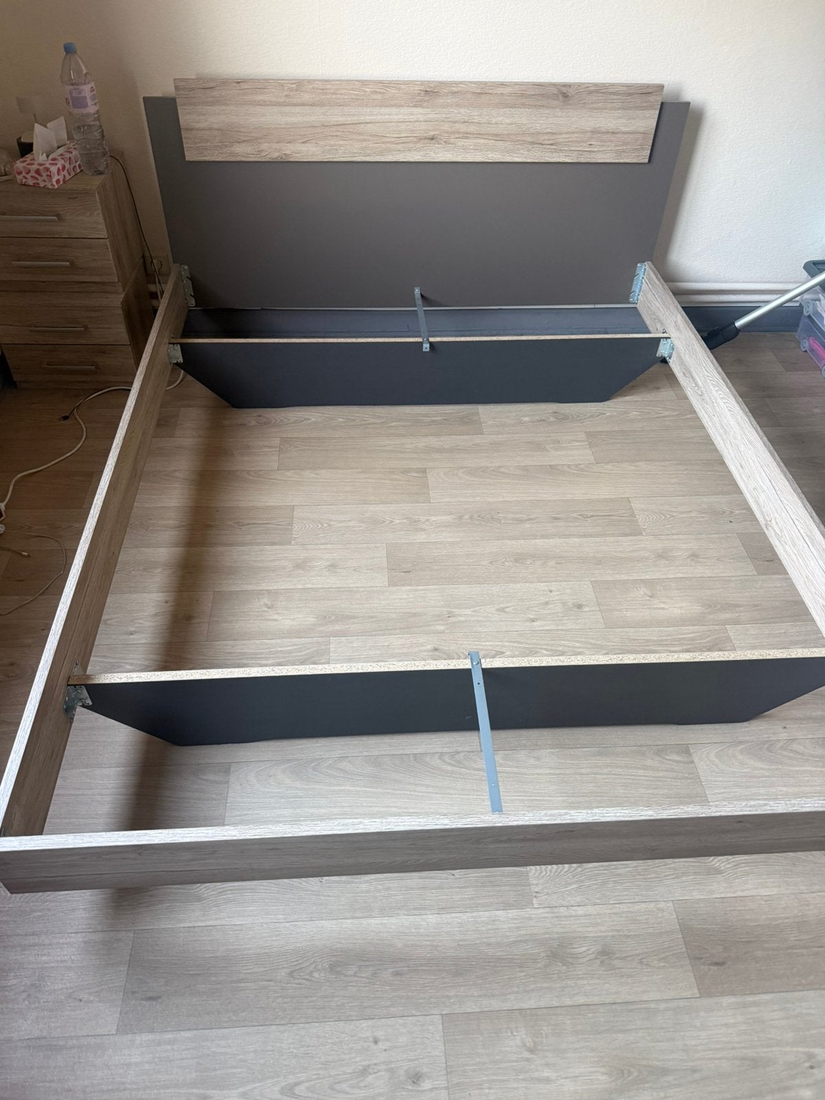 Cadre de lit (1m60/2m) et tables de nuit, Maison & Meubles, Enlèvement, Comme neuf