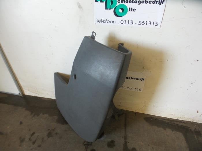 Bumperdeel links-achter van een Renault Trafic (Trafic 01-), Gebruikt, -, Renault, -