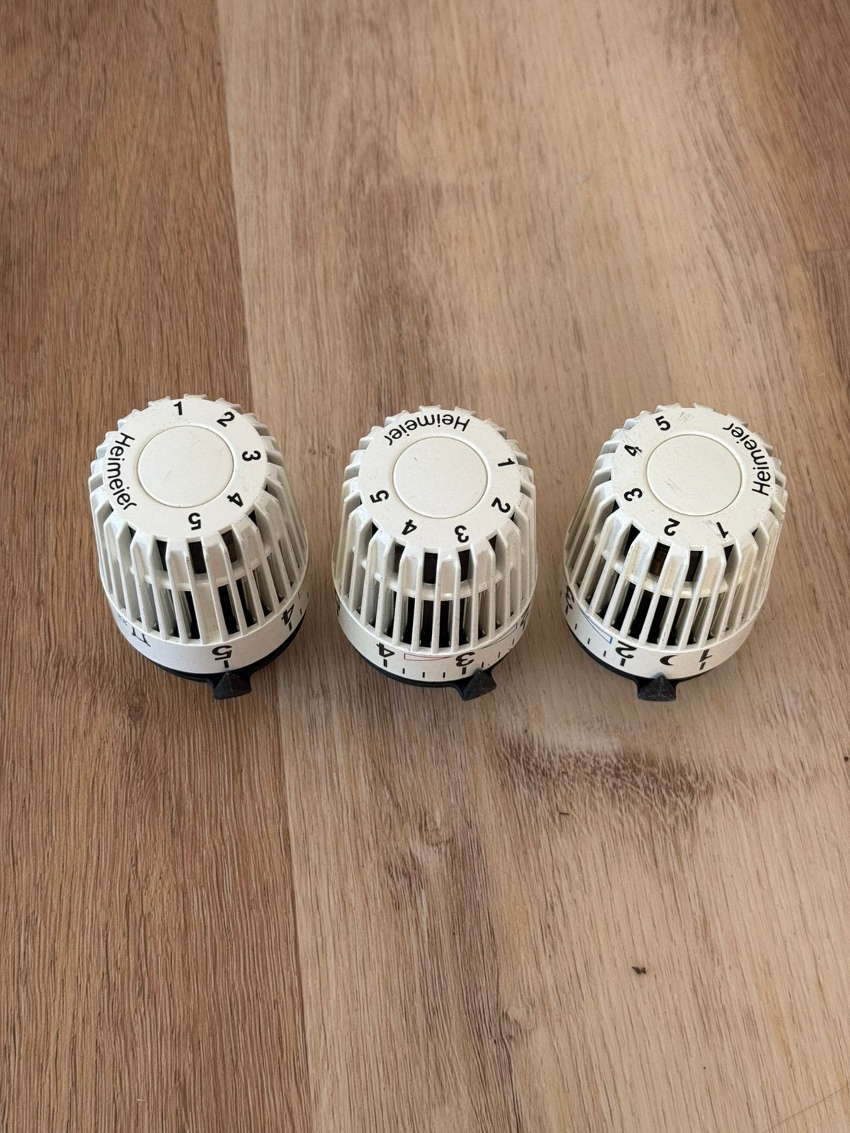 3 boutons de thermostat Heimeier M30 x 1,5, Bricolage & Construction, Enlèvement ou Envoi, Comme neuf, Radiateur