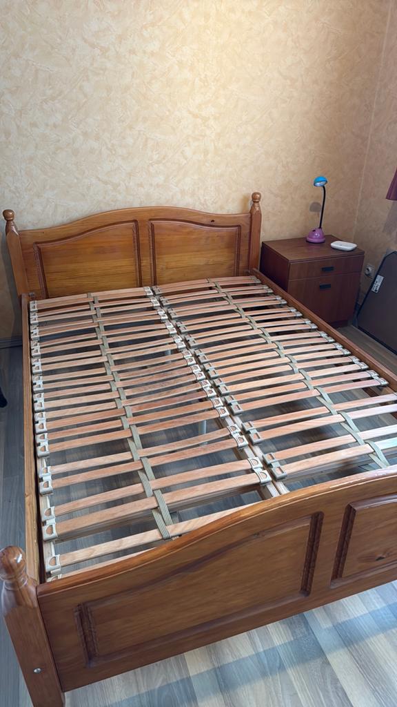 Mooi houten bed incl lattenbodem en matras 140x200, Ophalen, Zo goed als nieuw