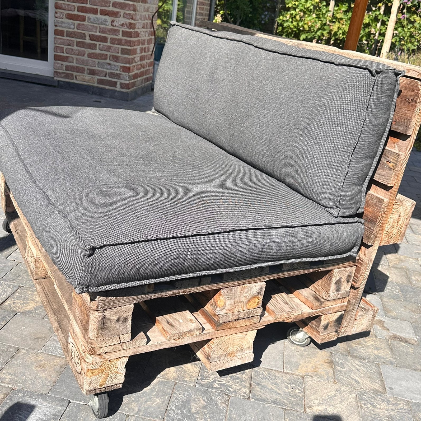 2x loungezetels van europaletten, Tuin en Terras, Tuinbanken, Ophalen, Zo goed als nieuw