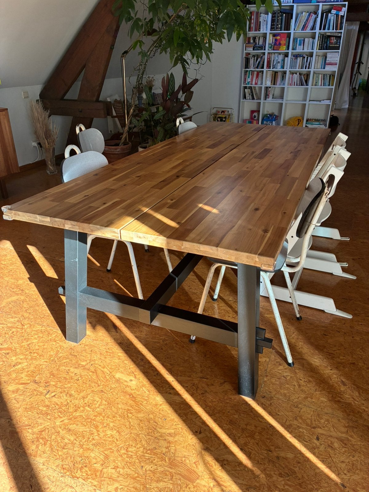 Table IKEA SKOGSTA en acacia massif – 235  100 cm, Enlèvement