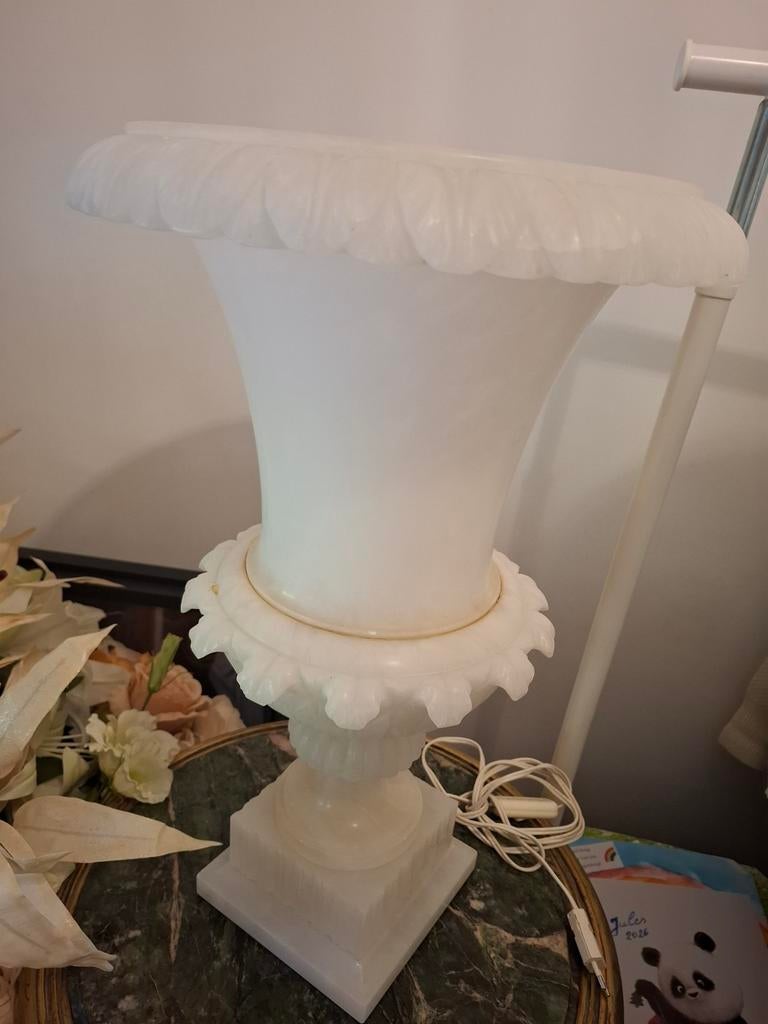 Albast vaas met verlichting, Ophalen