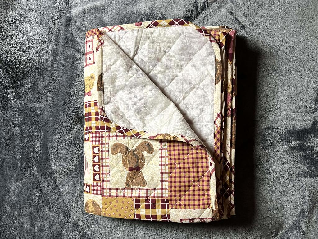 Nieuwe Gewatteerde Kinderpleid / Sprei (152x185 cm), Huis en Inrichting, Woonaccessoires | Plaids en Woondekens, Nieuw, Ophalen of Verzenden