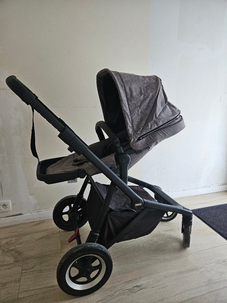 Thule sleek, Enfants & Bébés, Poussettes & Combinaisons, Autres marques, Poussette combi, Voiture duo, Enlèvement