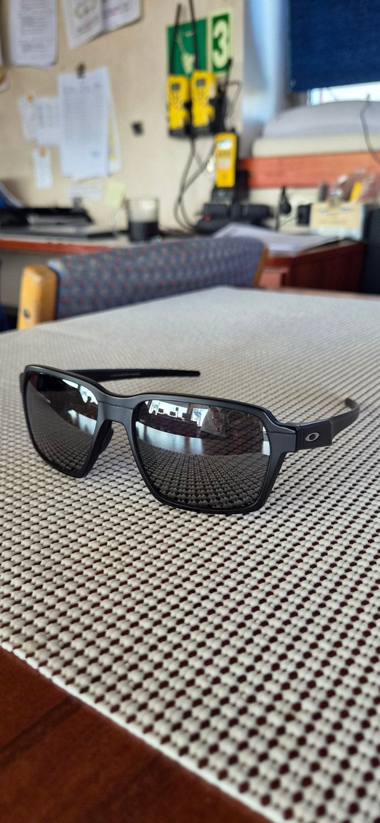 oakley zonnebril polarized, Ophalen, Zonnebril, Zwart, Zo goed als nieuw