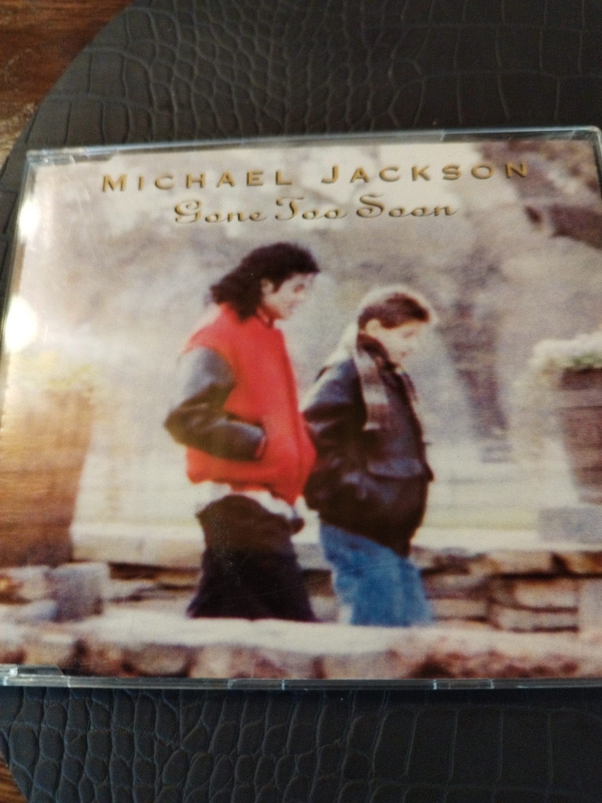 Michael Jackson cd Gone too soon, Ophalen