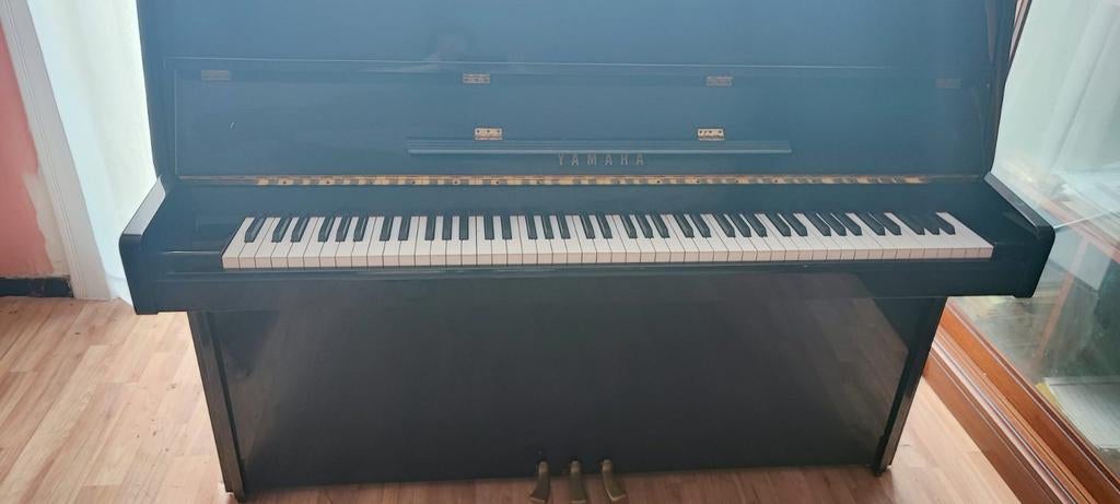 Piano droit Yamaha noir laqué, Musique & Instruments, Pianos, Noir, Piano