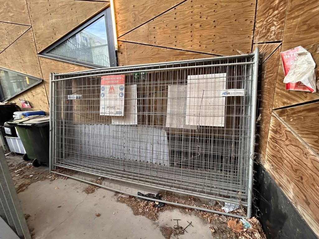 Lot de 12 barrières chantier + grand déstockage matériel, Bricolage & Construction, Enlèvement, Utilisé