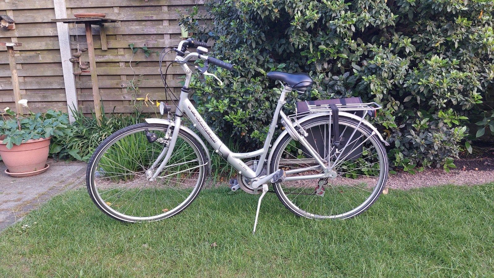 Damesfiets Venturelli, Fietsen en Brommers, Fietsen | Dames | Damesfietsen, Ophalen, Versnellingen