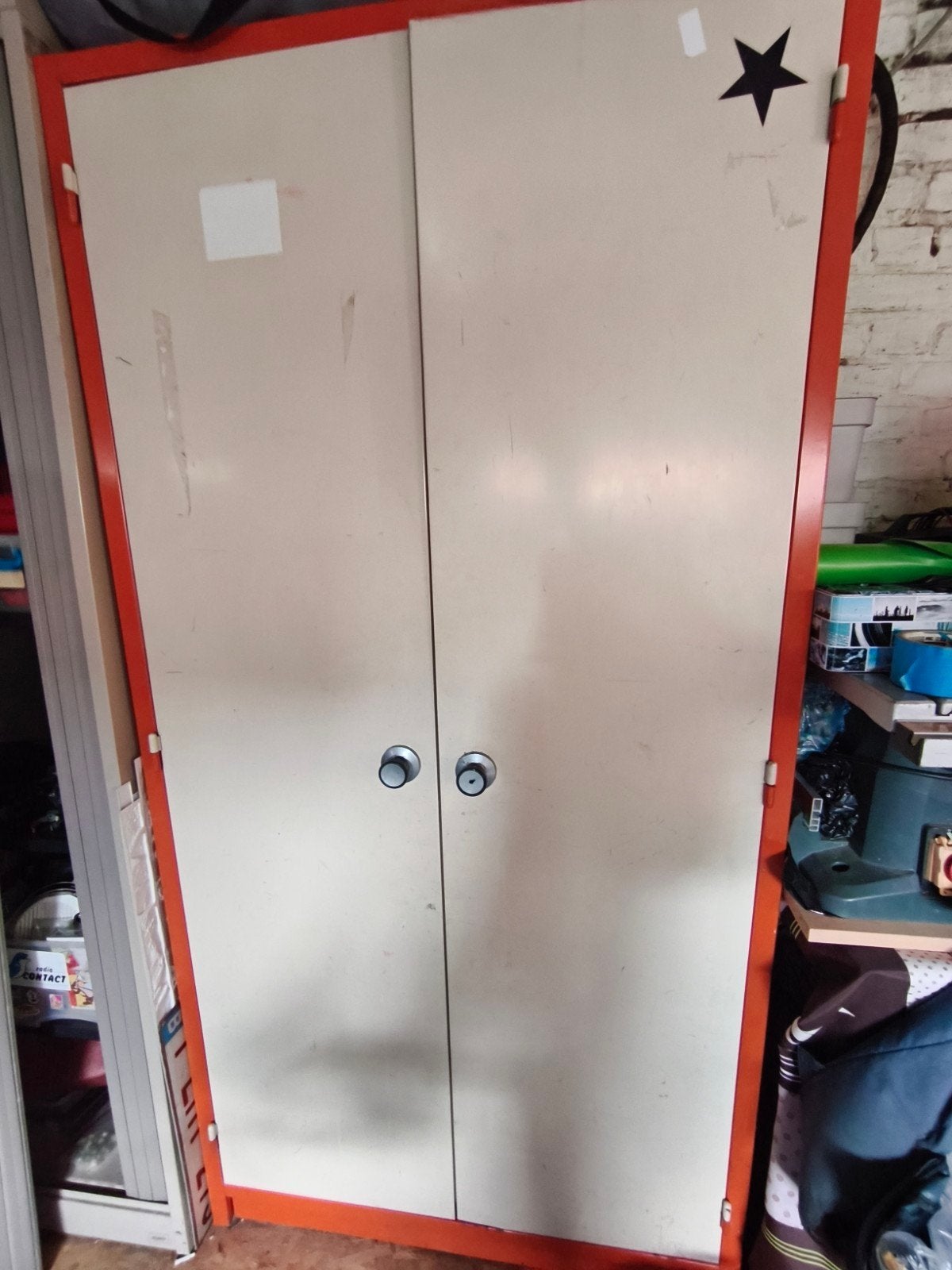 Metalen kast, Ophalen