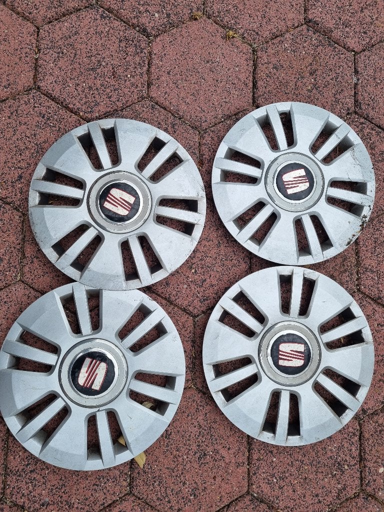 Seat Wieldoppen met Winterbanden, Auto-onderdelen, Banden en Velgen, Ophalen, 14 inch, Gebruikt, Banden en Velgen