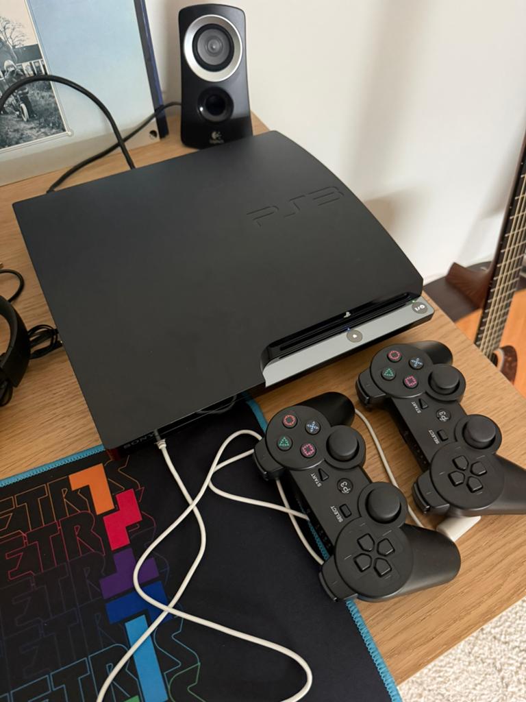 Ps3 slim 300gb, Consoles de jeu & Jeux vidéo, Consoles de jeu | Sony PlayStation 3, Enlèvement ou Envoi, Comme neuf, Avec 2 manettes