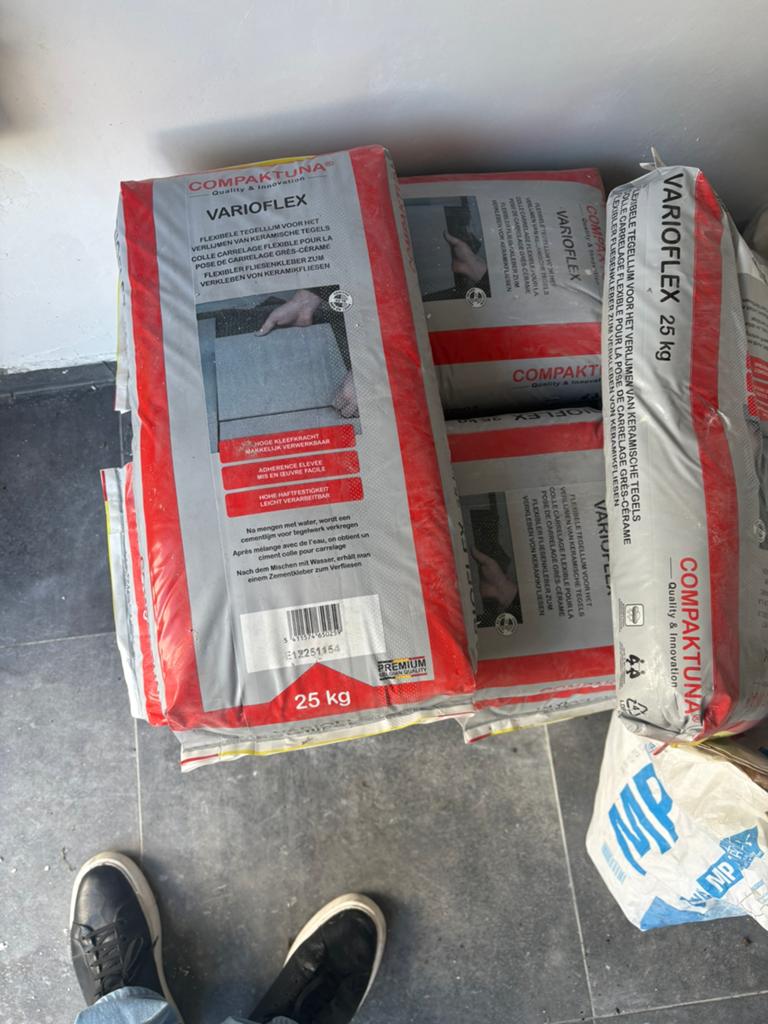 SALE——tegellijm 25 kg 10 euro, Ophalen of Verzenden, Zo goed als nieuw