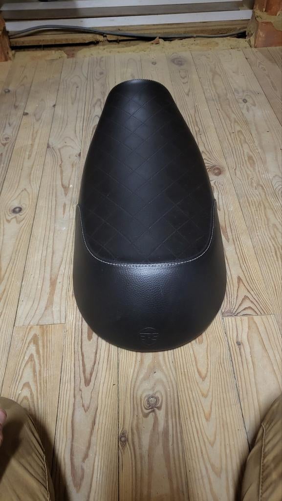 Origineel zadel voor interceptor 650, Particulier