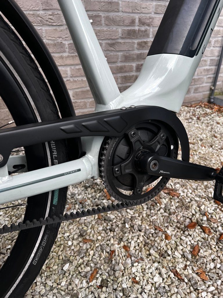 Gazelle Ultimate C8 elektrische fiets (met riem -2023-M), Ophalen, Zo goed als nieuw, 51 tot 55 cm, 50 km per accu of meer