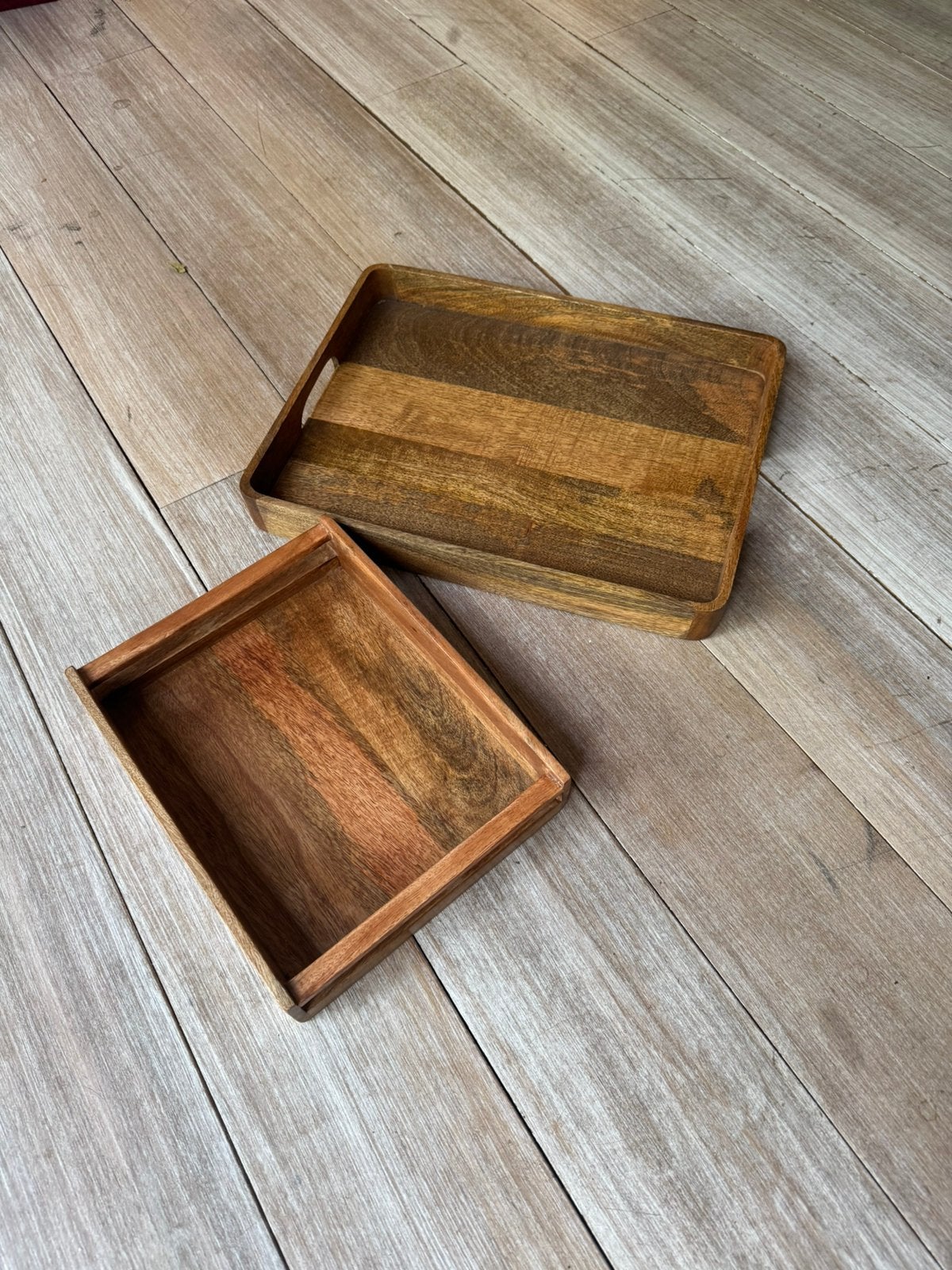Lot de 2 plateaux H&M Home en bois de manguier – Neufs, Ophalen of Verzenden, Zo goed als nieuw, Overige houtsoorten