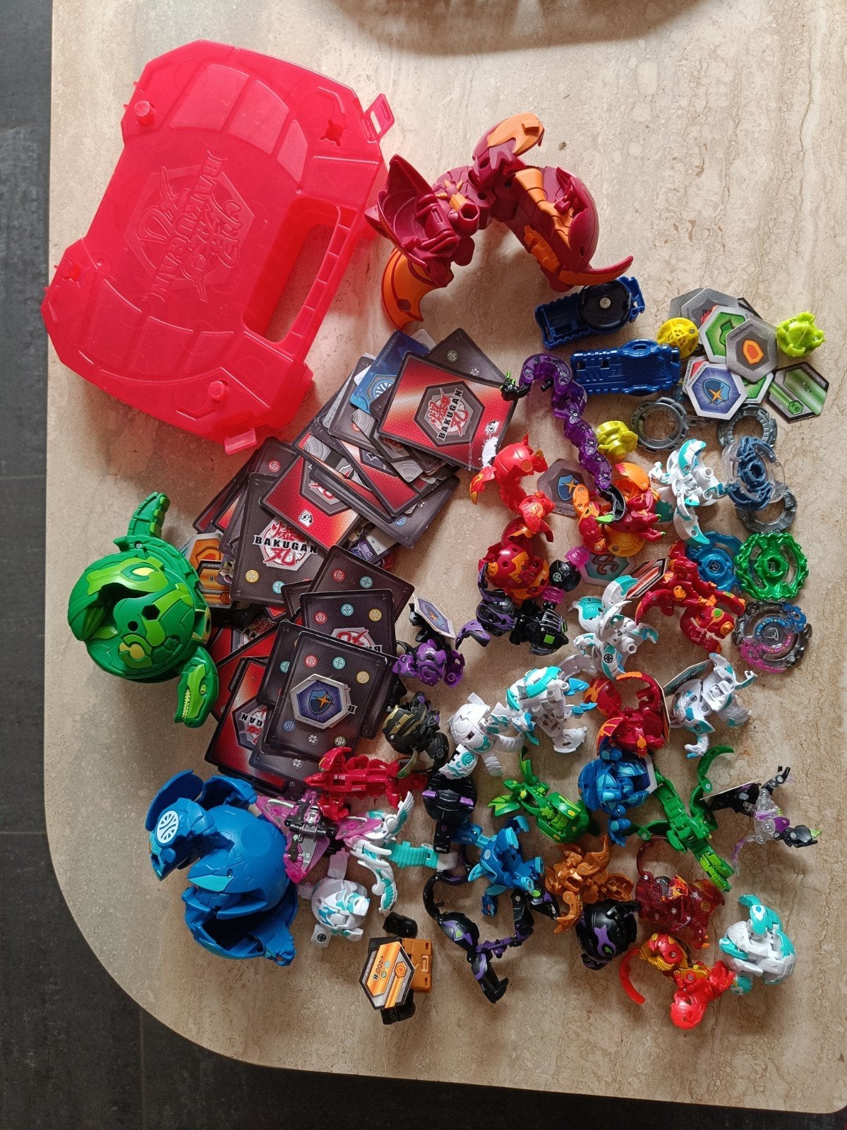 Bakugan verzameling + kaarten + accessoires, Ophalen