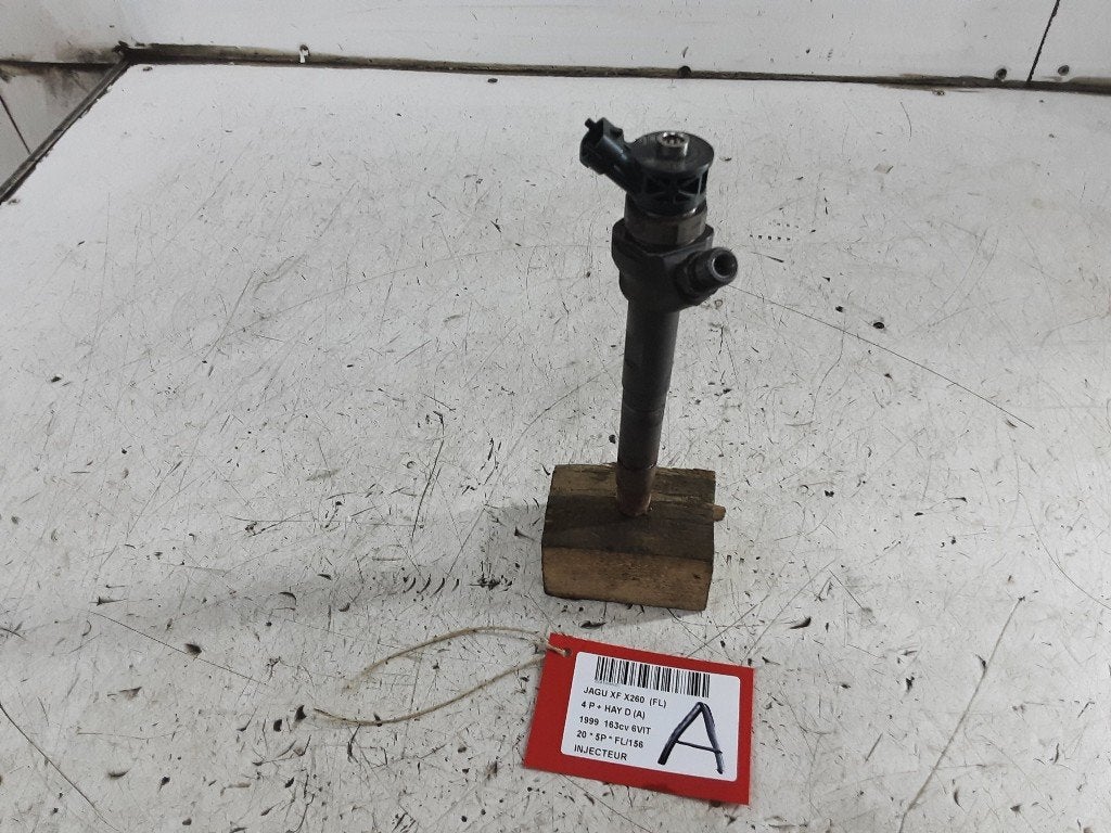 INJECTOR BRANDSTOF Jaguar XF (X260) (01-2015/-) (G4D39K546), Campus Kronberg 7
61476  Kronberg im Taunus, DE, Gebruikt, Jaguar