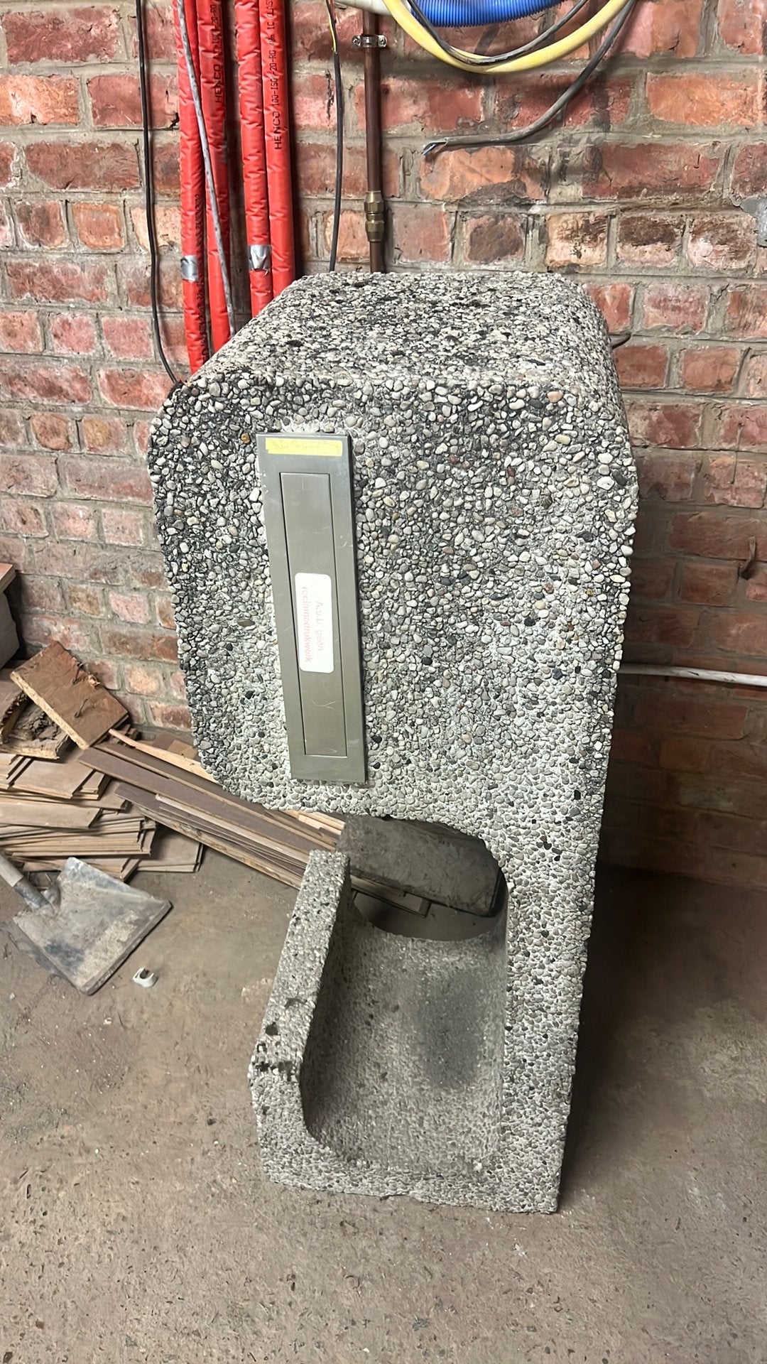 Boîte aux lettres, Enlèvement, Utilisé, Béton, Sur pied