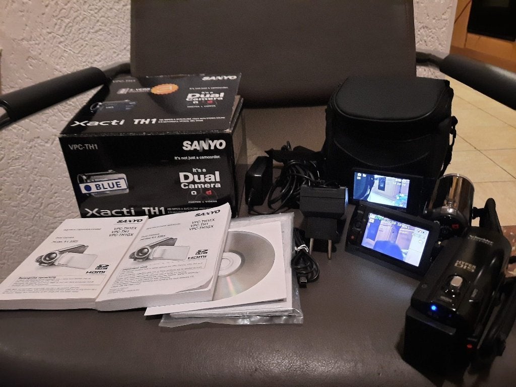 TWEE 2 x Videocameras Samsung SMX-F40 en Sanyo Xacti VPC-TH1, Audio, Tv en Foto, Videocamera's Digitaal, Zo goed als nieuw, Band, Disc of Geheugen