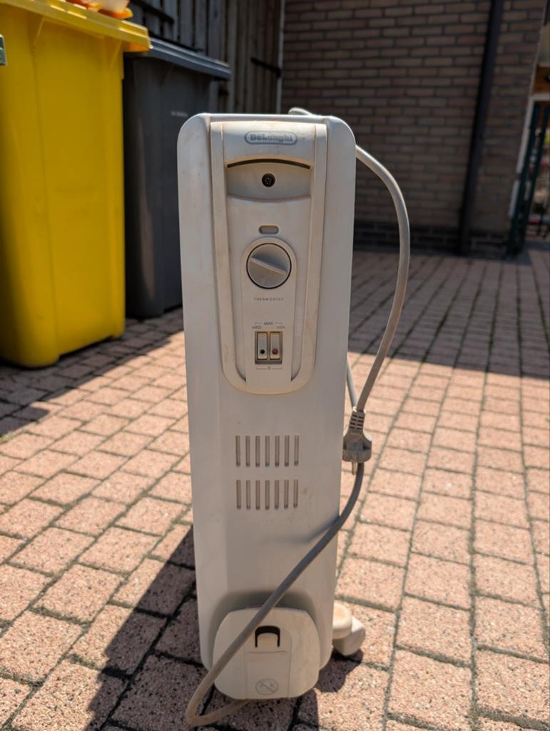 Delonghi radiator, Doe-het-zelf en Bouw, Verwarming en Radiatoren, Ophalen