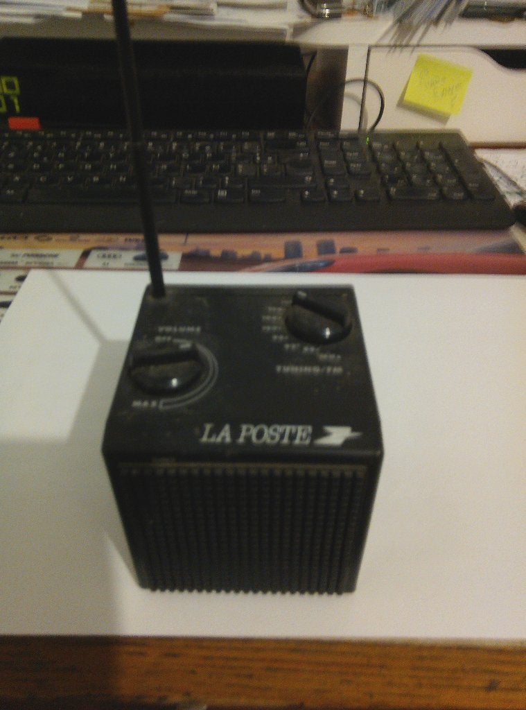 Vintage transistorradio, goodie, met La Poste-logo, Verzamelen, Verzenden, Audio en Video