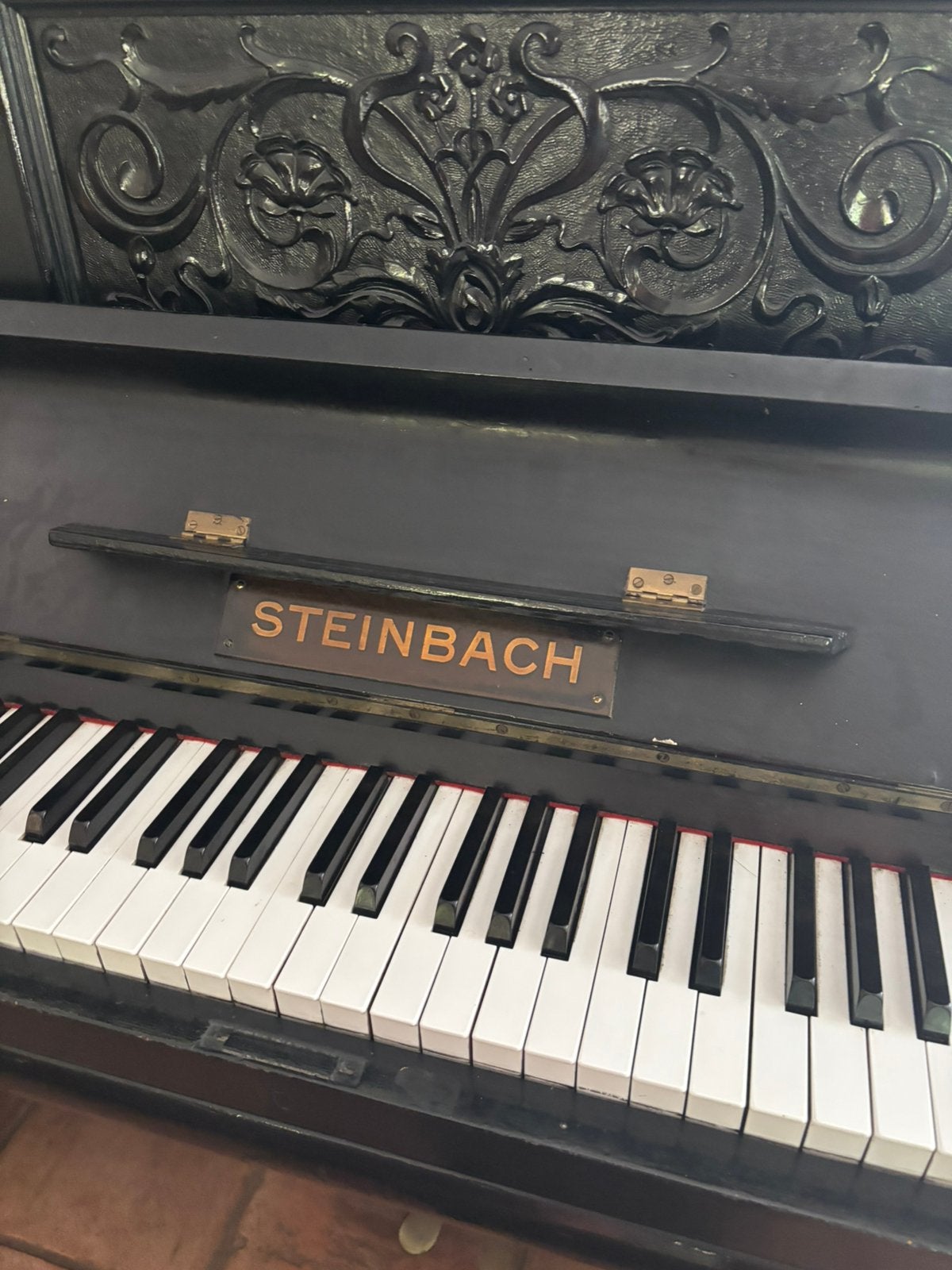 Piano et chaise GRATUITS, Brillant, Enlèvement, Utilisé, Piano