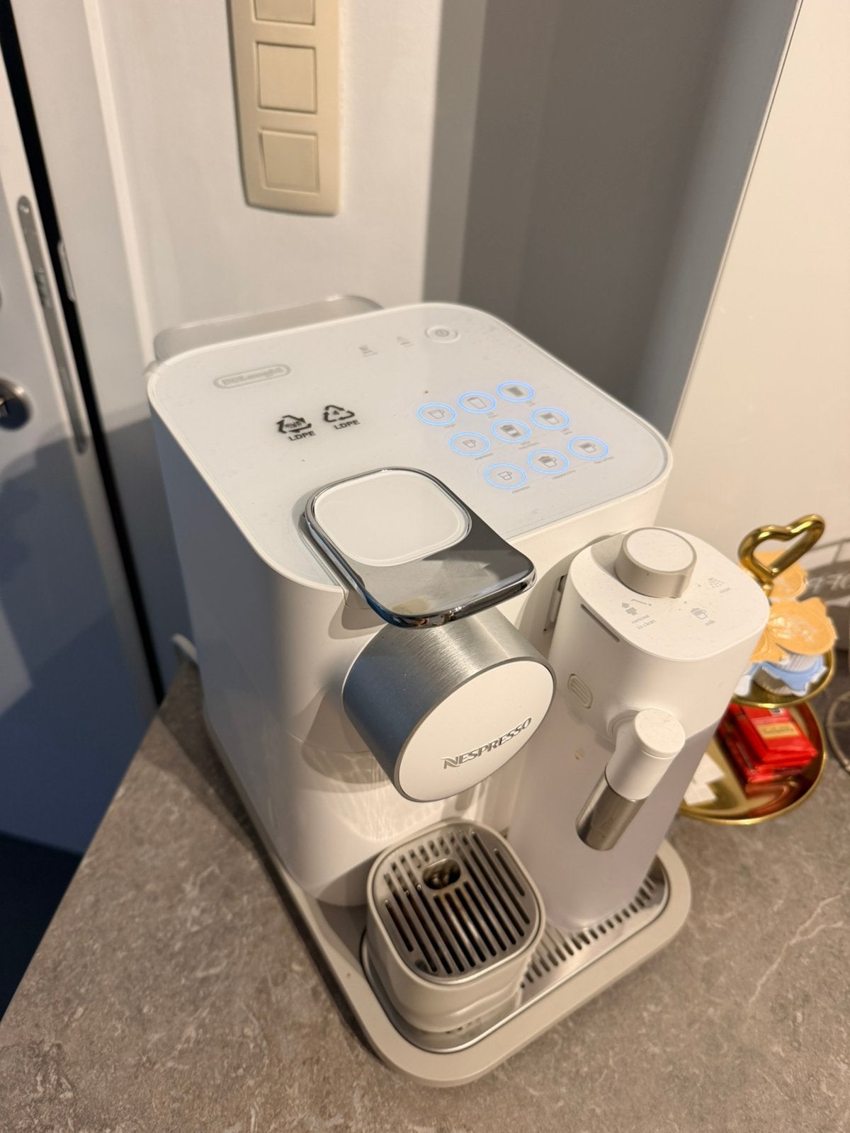 nespresso delonghi gran lattissima nieuwstaat folie nog op, Ophalen, Zo goed als nieuw