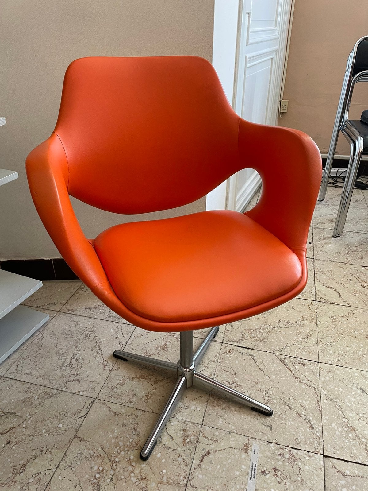 Vintage oranje stoel in stijl van Boris Tabacoff, Ophalen