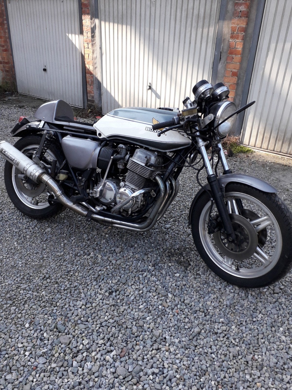 echange cb 750, Enlèvement