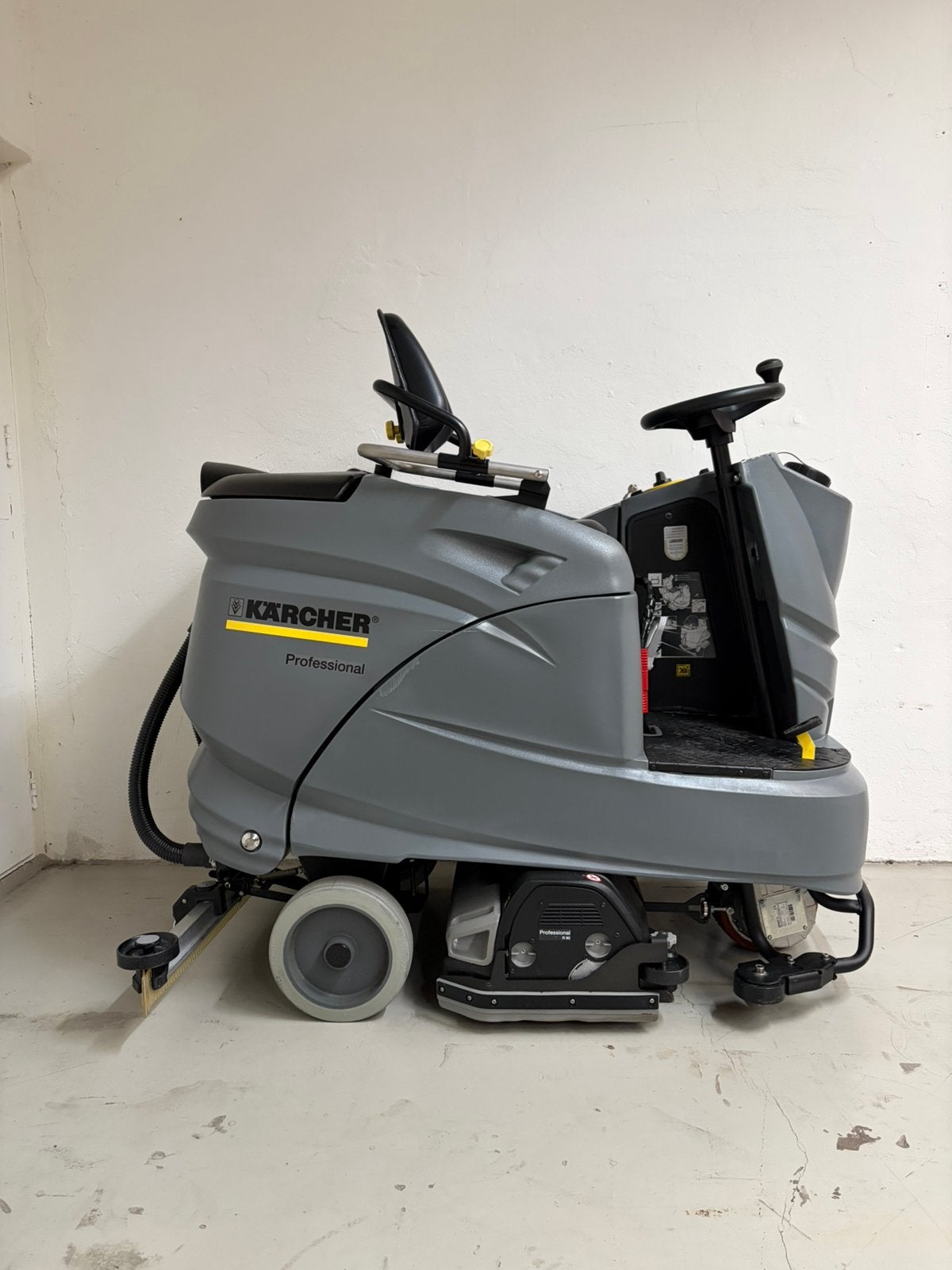 Opzit schrobmachine | Karcher B140R | 120 draaiuren, Ophalen of Verzenden