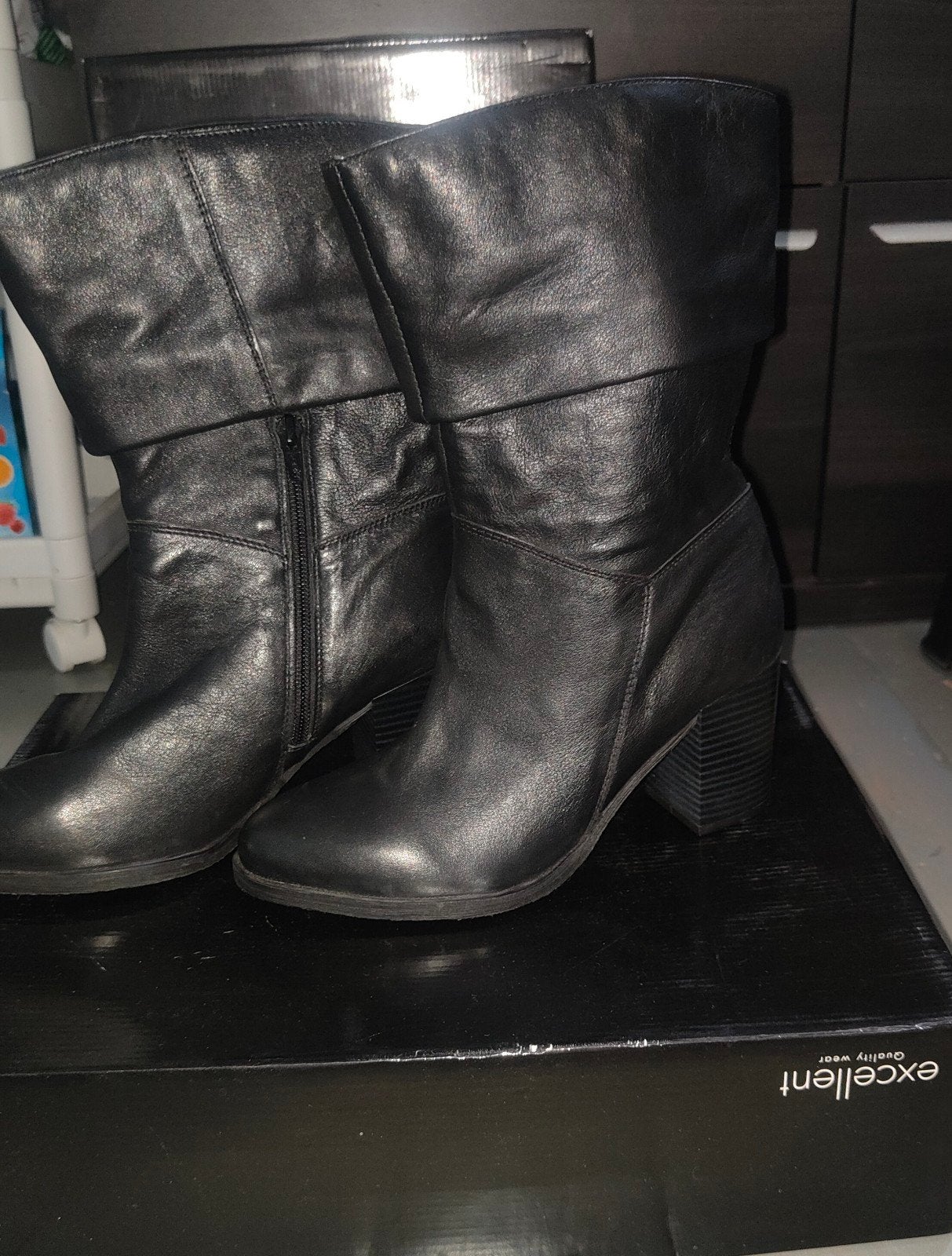 chaussures cuir à 8€ les plus hautes et 5€ les autres, Enlèvement