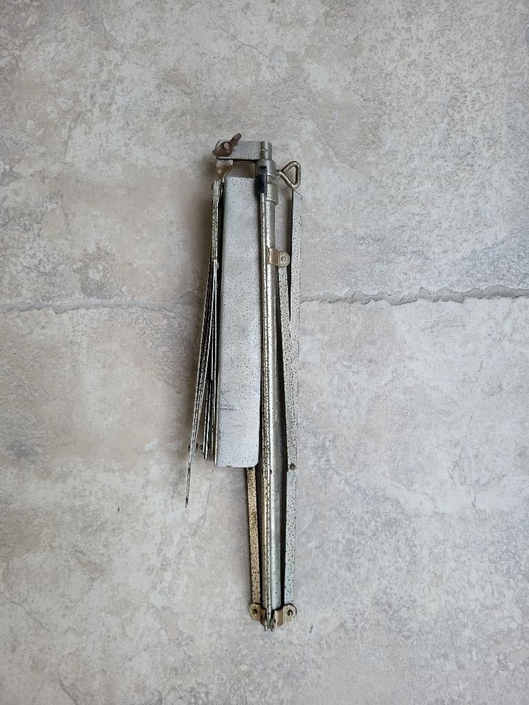Zilver kleurige oude Pepiter (compact opvouwbaar), Muziek en Instrumenten, Ophalen of Verzenden, Gebruikt, Muziekstandaard