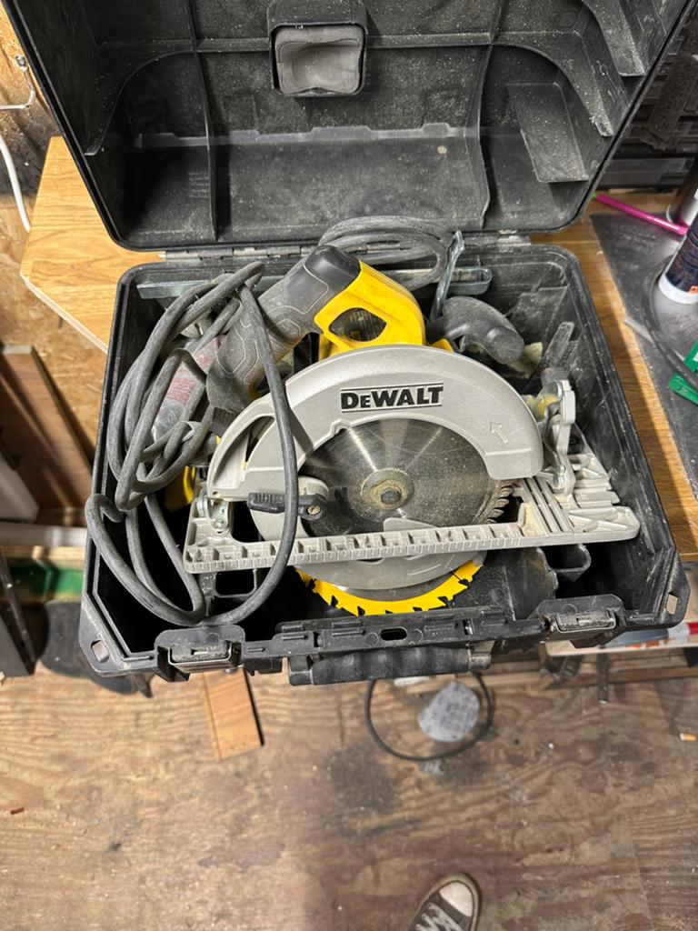 Dewalt cirkelzaag, Doe-het-zelf en Bouw, Gereedschap | Zaagmachines, Ophalen, Gebruikt, Cirkelzaag
