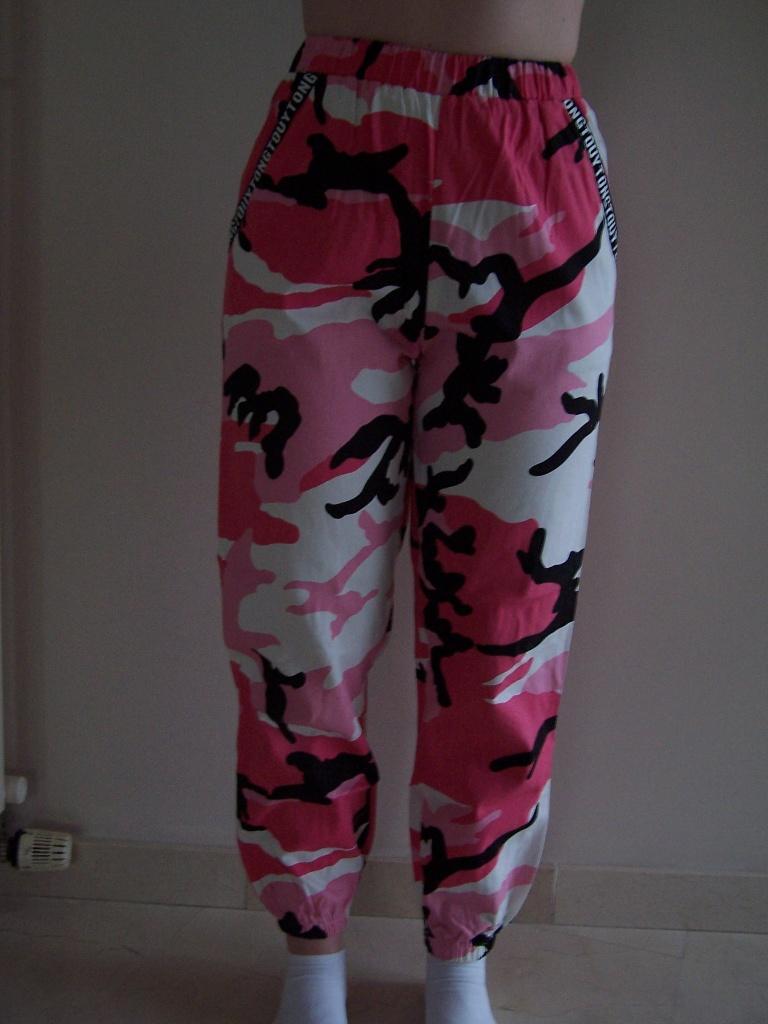 Roze camouflage broek / joggingbroek – maat S, Kleding | Dames, Overige kleuren, Ophalen of Verzenden, Zo goed als nieuw, Maat 36 (S)
