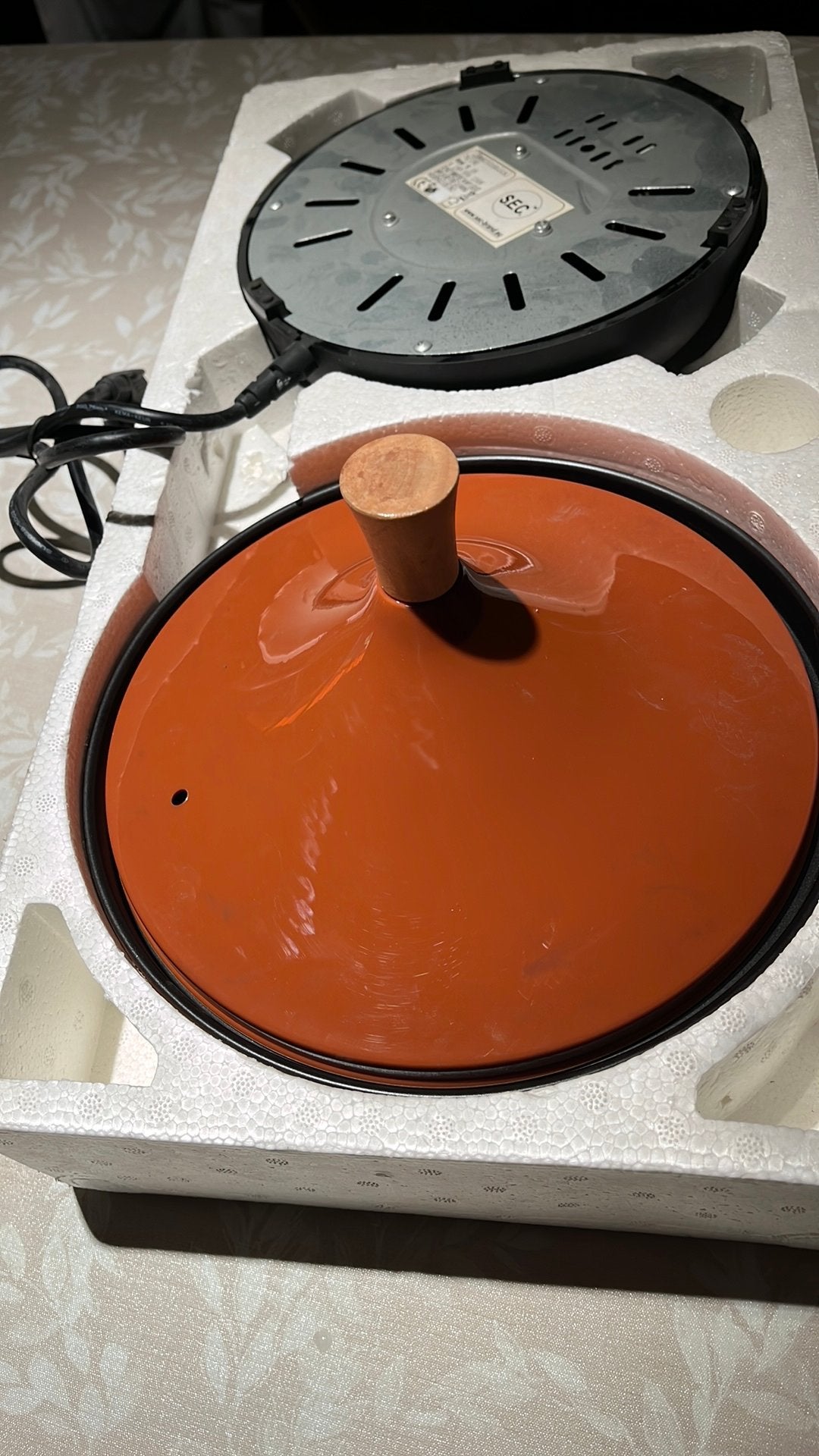 Nieuwe Elektrische tajine, Maison & Meubles, Cuisine | Casseroles & Poêles, Tajine, Aluminium, Enlèvement, Autres marques