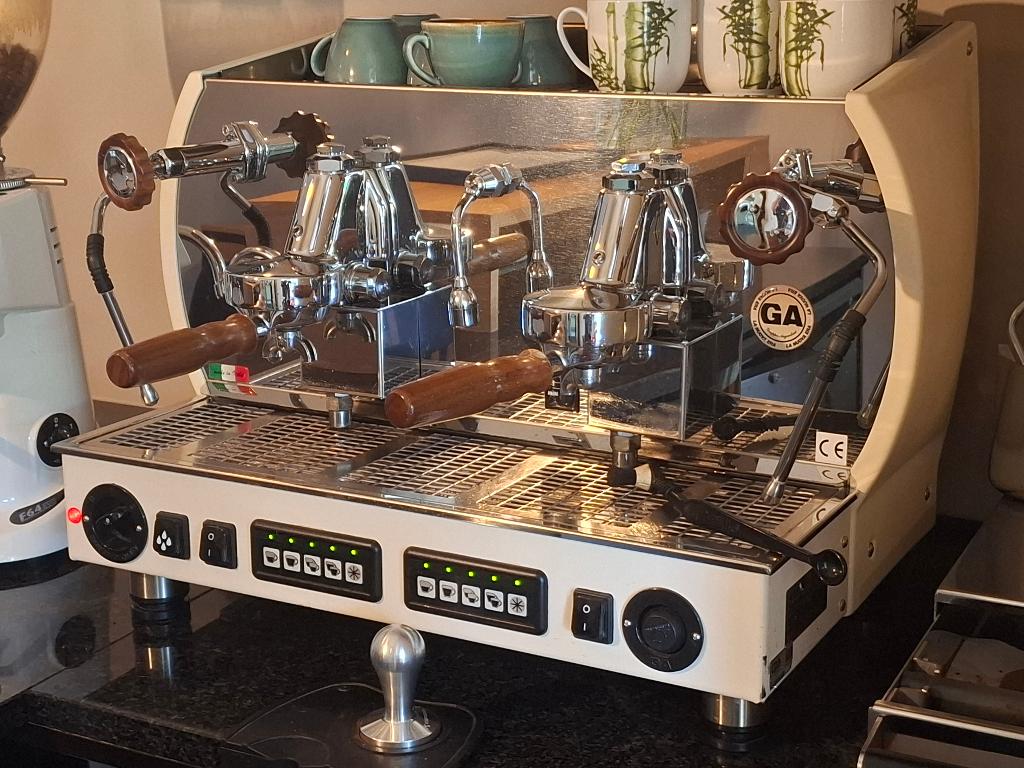 Professionele Espresso koffiemachine + molen + droesbak, Enlèvement, Utilisé, Installation pour bar