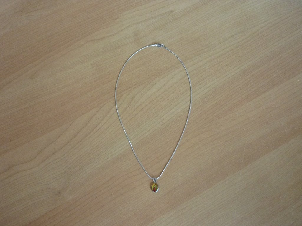 Zilverkleurige ronde ketting ovale Mariabeeld kruis hanger, Ophalen of Verzenden