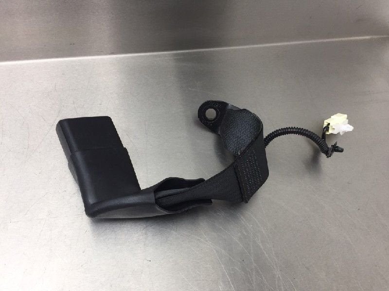 BOUCLE DE CEINTURE CENTRE ARRIÈRE RAV4 (A4) (|18202|), Utilisé, Toyota